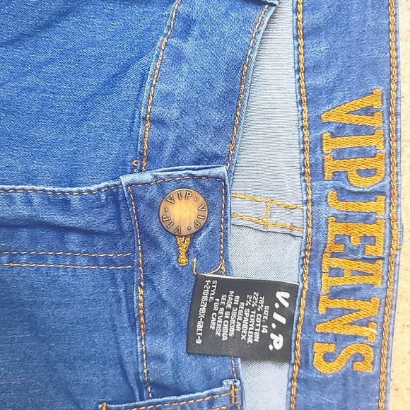 Blue Jeans - Picture 4 of 4